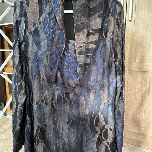 Unique Women's Tunic by Papa Vancouver - Picture 7 of 9